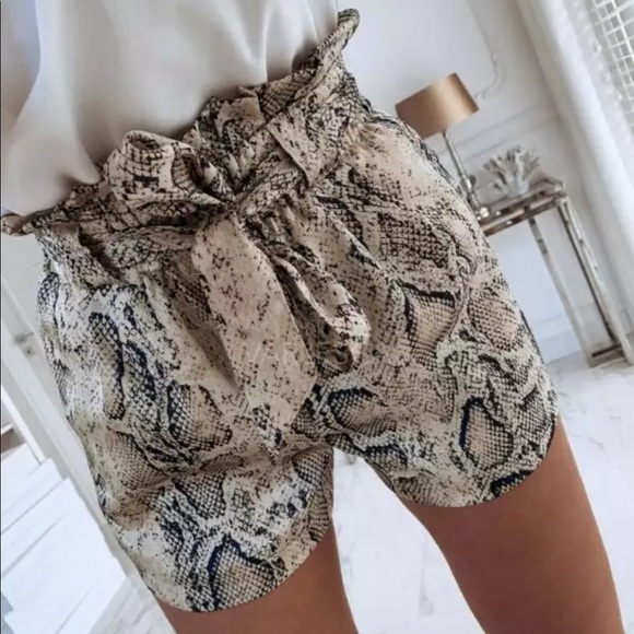 Boho snakeskin print paperbag shorts tan - Picture 5 of 5